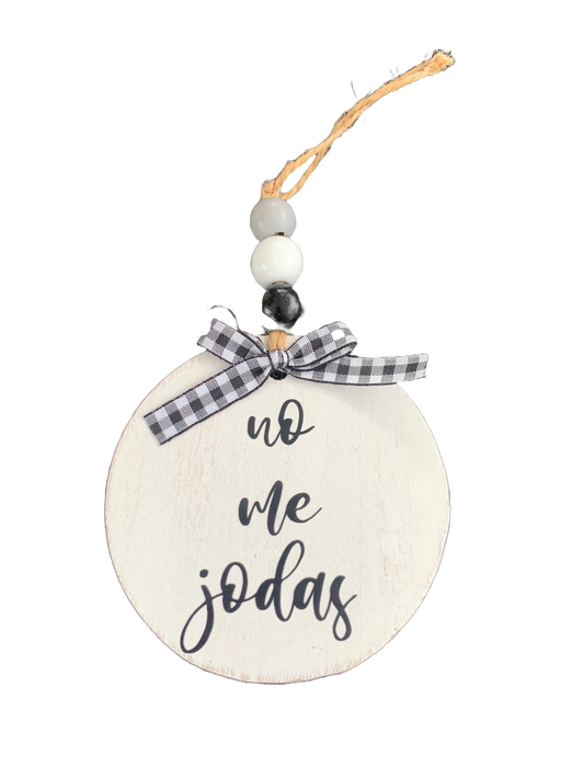 No Me Jodas Garland